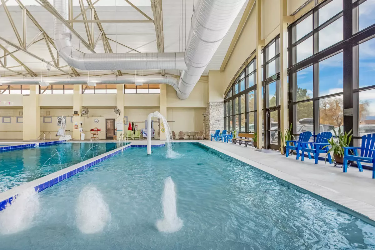 Leisure pool from the zero entry side with fountains on